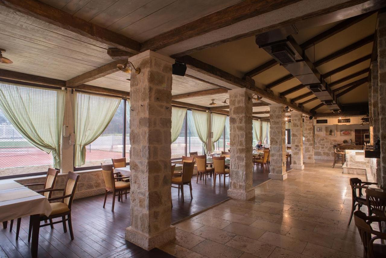 Hotel Trim Nikšić Exteriör bild